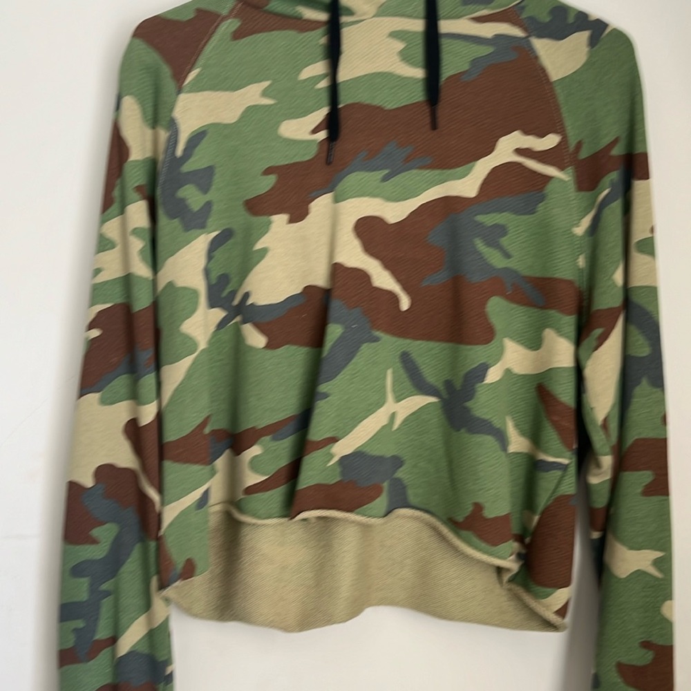 Camouflage Women’s Crop Top Sweatshirt